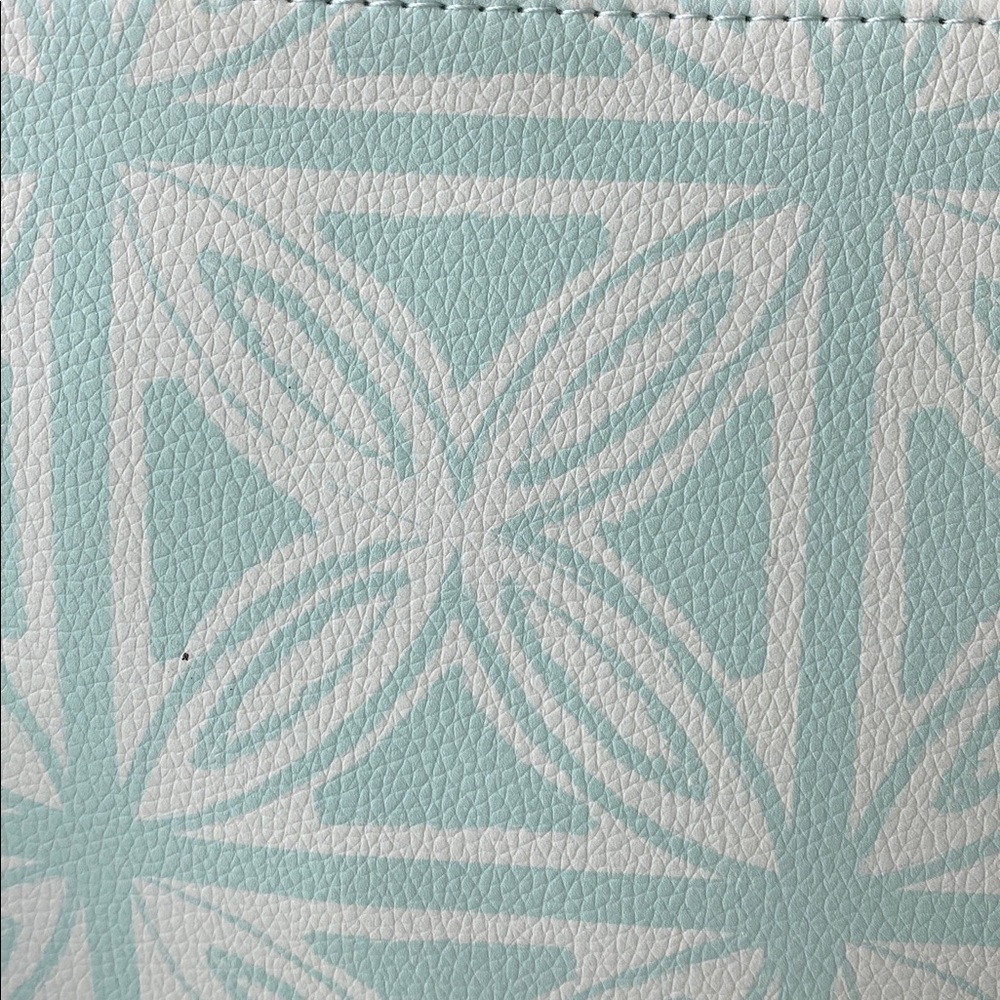 Disney Stitch Mint Cosmetic Green Bag - Picture 4 of 4